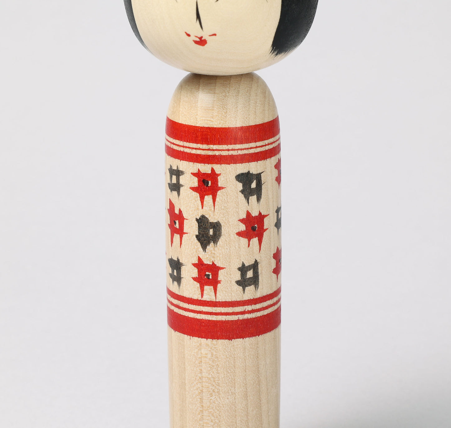 Togatta style kokeshi doll | KOYAMA, Yoshimi 小山芳美工人 | 遠刈田こけし | Togatta style 遠刈田系 | 18.5cm in height from Japan