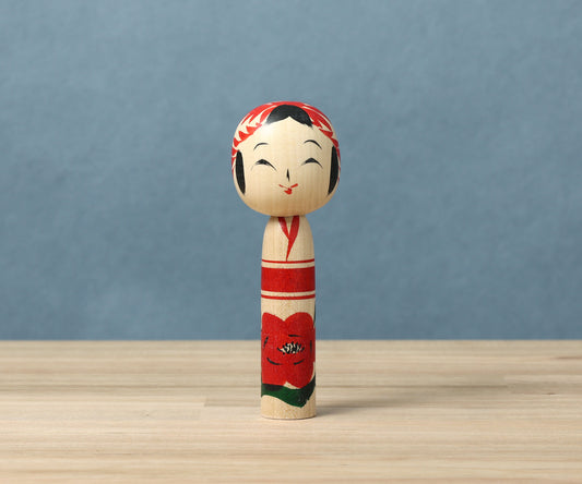 Togatta style kokeshi doll | KOYAMA, Yoshimi 小山芳美工人 | 遠刈田こけし | Togatta style 遠刈田系 | 12.5cm in height from Japan