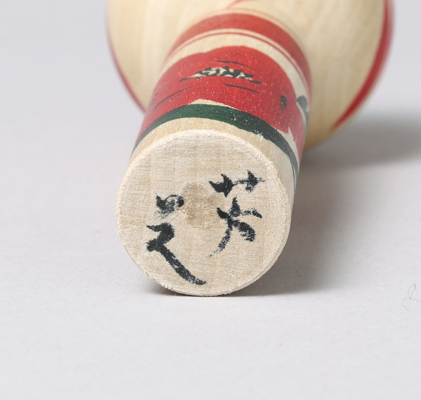 Togatta style kokeshi doll | KOYAMA, Yoshimi 小山芳美工人 | 遠刈田こけし | Togatta style 遠刈田系 | 12.5cm in height from Japan