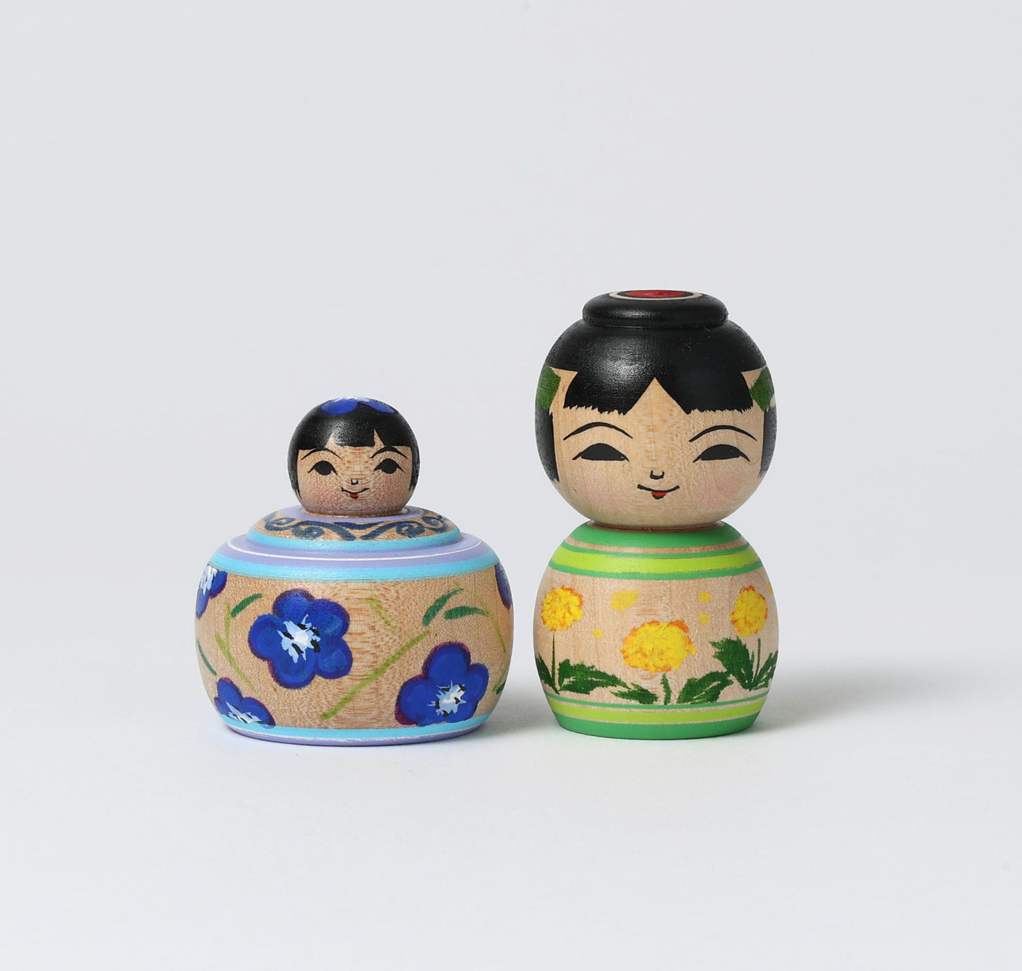 ABO, Masafumi 阿保正文工人 | Nemophila and dandelion kokeshi doll ネモフィラとタンポポこけし | Tsugaru style 津軽系 | 6cm in height