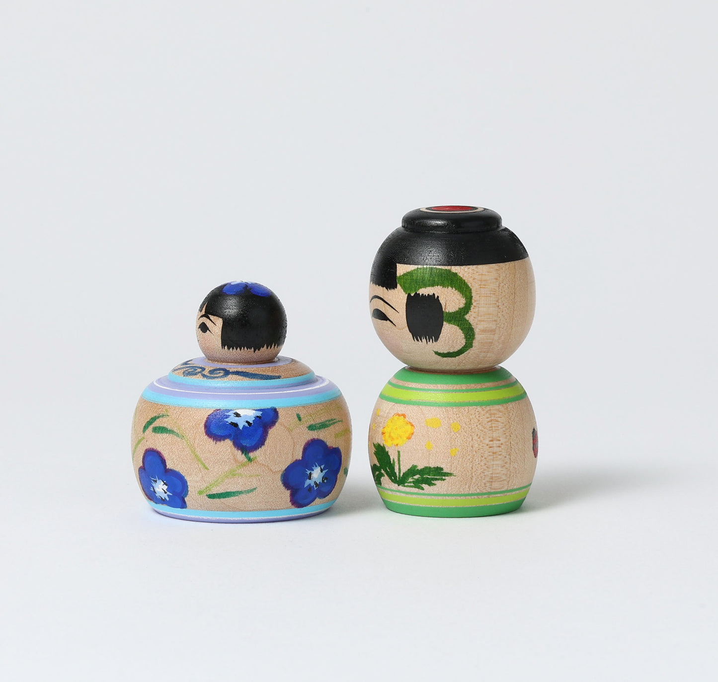 ABO, Masafumi 阿保正文工人 | Nemophila and dandelion kokeshi doll ネモフィラとタンポポこけし | Tsugaru style 津軽系 | 6cm in height