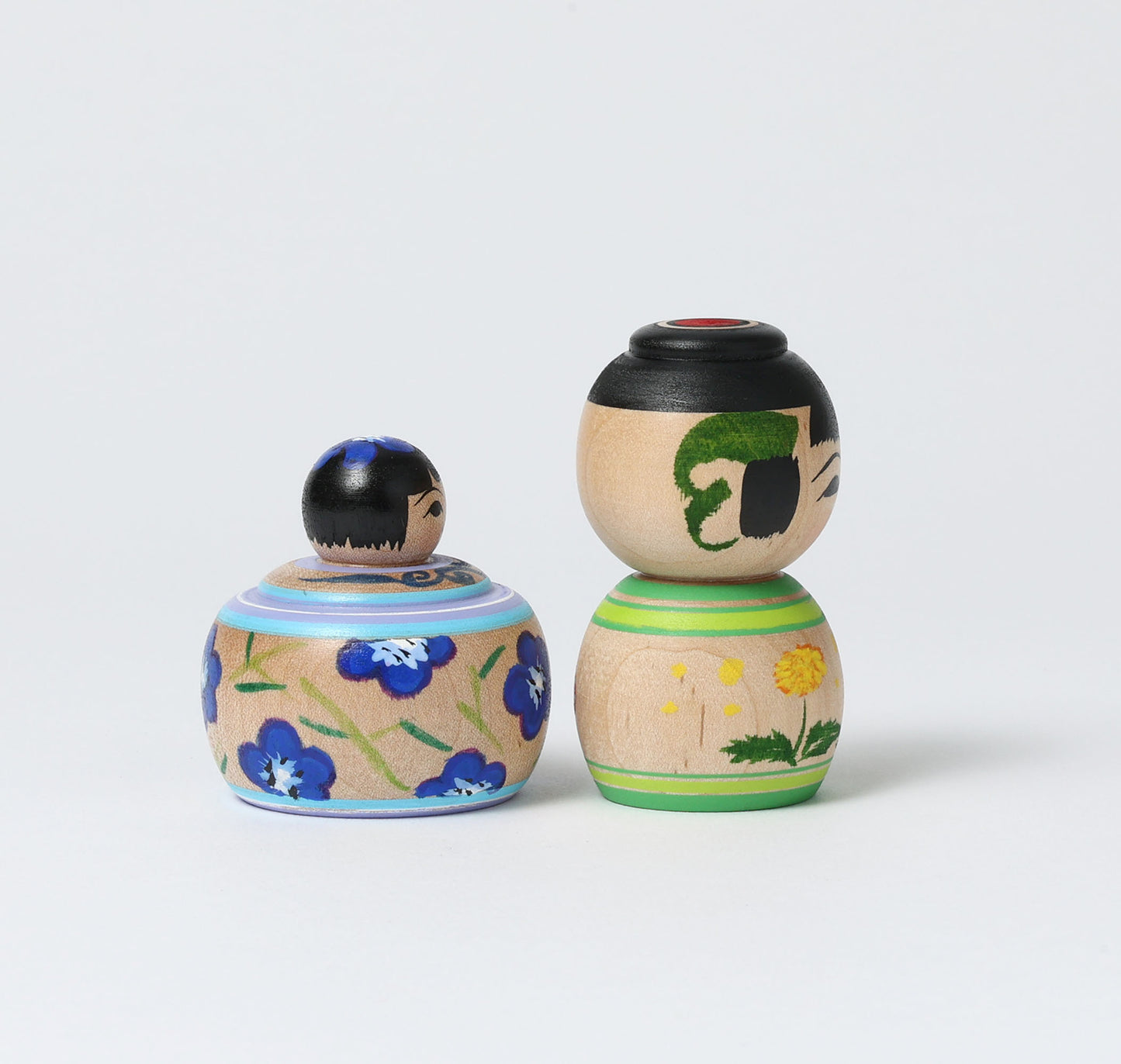 ABO, Masafumi 阿保正文工人 | Nemophila and dandelion kokeshi doll ネモフィラとタンポポこけし | Tsugaru style 津軽系 | 6cm in height