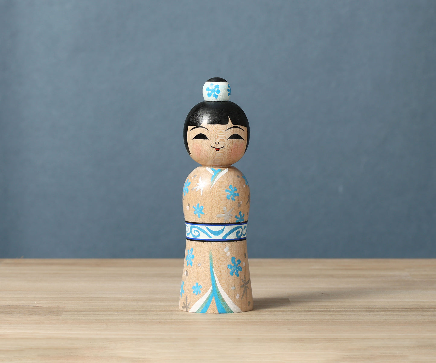 ABO, Masafumi 阿保正文工人 | Yuki kimono kokeshi doll 雪着物こけし | Tsugaru style 津軽系 | 12.5cm in height from Japan