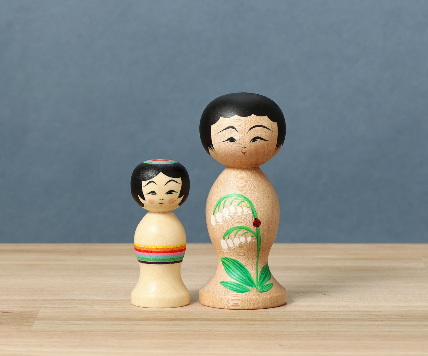 HIRAGA, Teruyuki 平賀輝幸工人 | set of 2 kokeshi dolls-lily of the valley and mini rainbow kokeshi dolls すずらんと虹のミニこけし |  Sakunami style 作並系 | 10.5cm in height