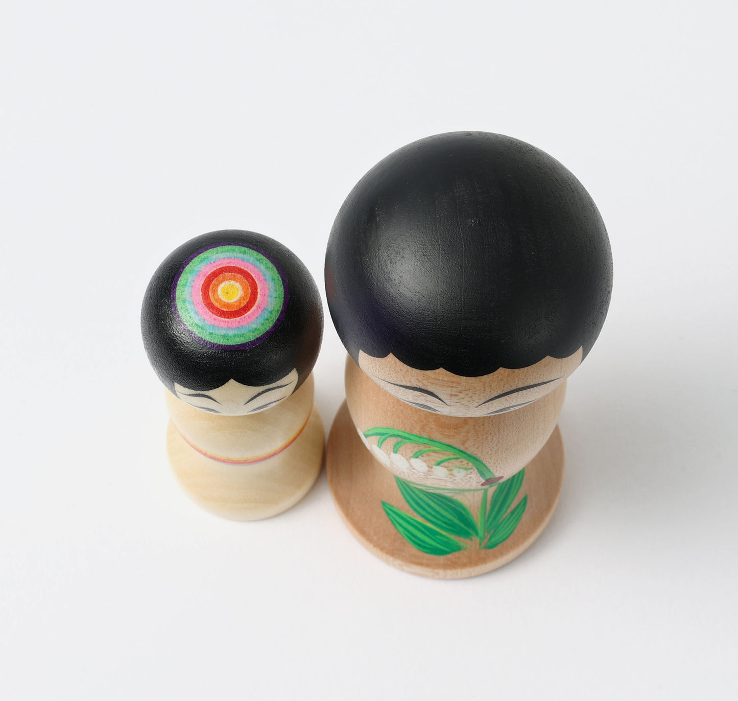 HIRAGA, Teruyuki 平賀輝幸工人 | set of 2 kokeshi dolls-lily of the valley and mini rainbow kokeshi dolls すずらんと虹のミニこけし |  Sakunami style 作並系 | 10.5cm in height
