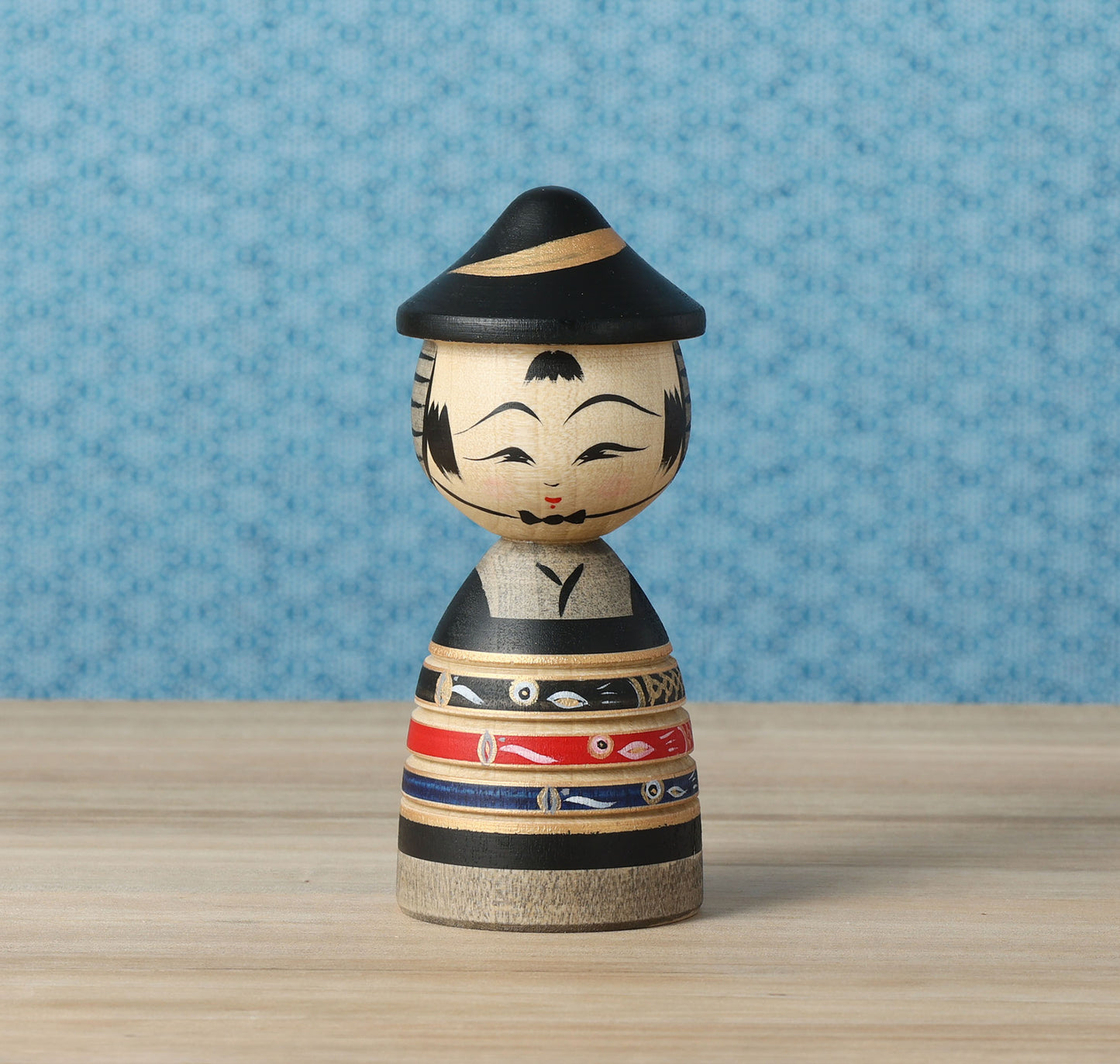 【兜こいのぼりこけし】Koinobori kokeshi with Samurai helmet | Teruyuki HIRAGA | Sakunami style | 11.5cm in height // 作並系 平賀輝幸工人, 高さ11.5cm