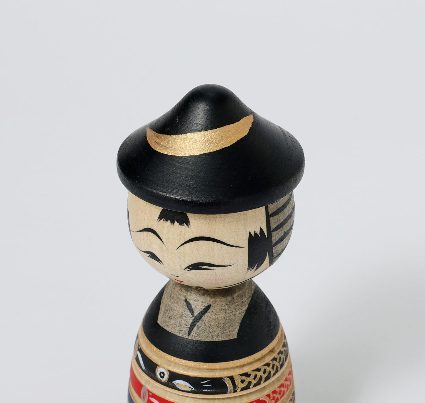 【兜こいのぼりこけし】Koinobori kokeshi with Samurai helmet | Teruyuki HIRAGA | Sakunami style | 11.5cm in height // 作並系 平賀輝幸工人, 高さ11.5cm