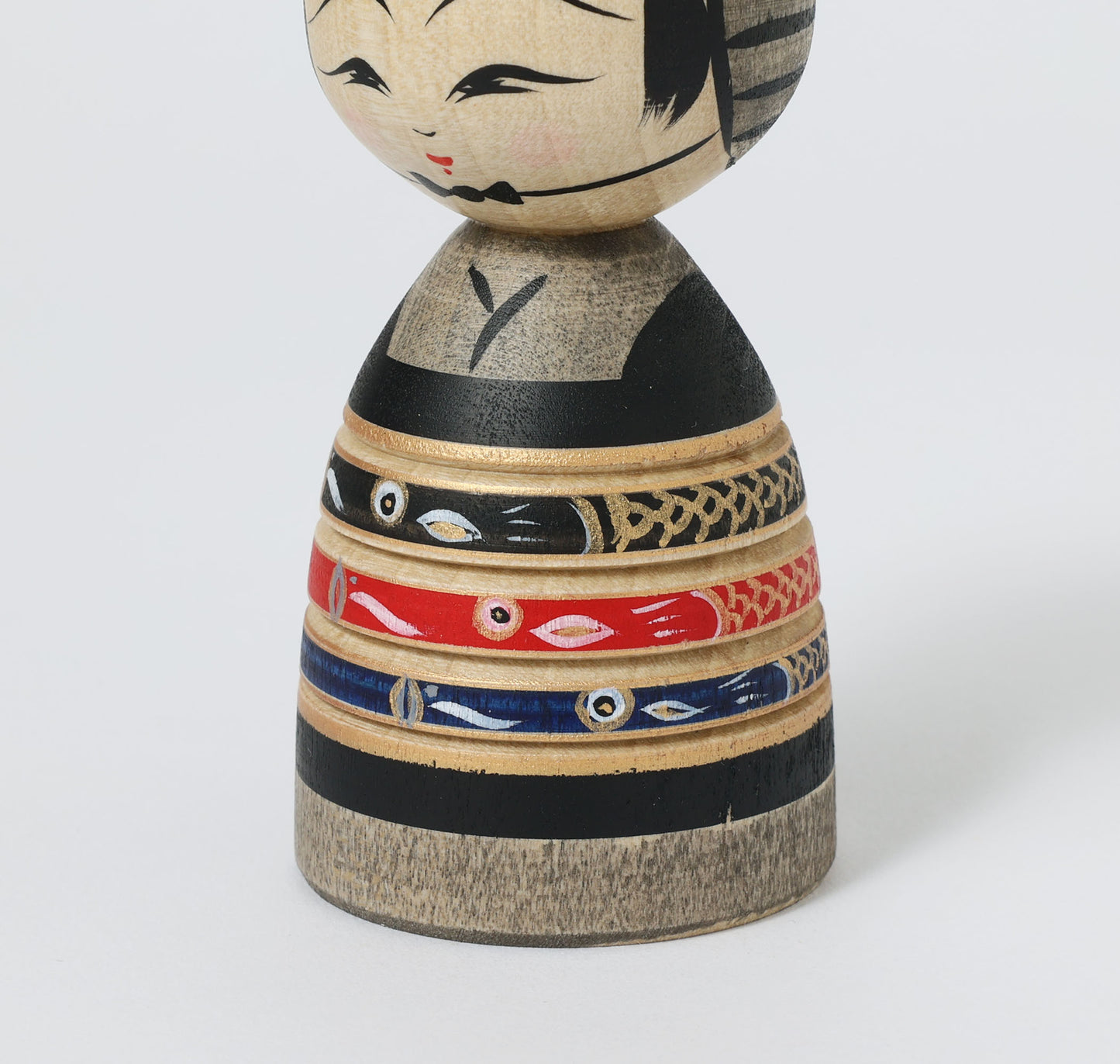 【兜こいのぼりこけし】Koinobori kokeshi with Samurai helmet | Teruyuki HIRAGA | Sakunami style | 11.5cm in height // 作並系 平賀輝幸工人, 高さ11.5cm