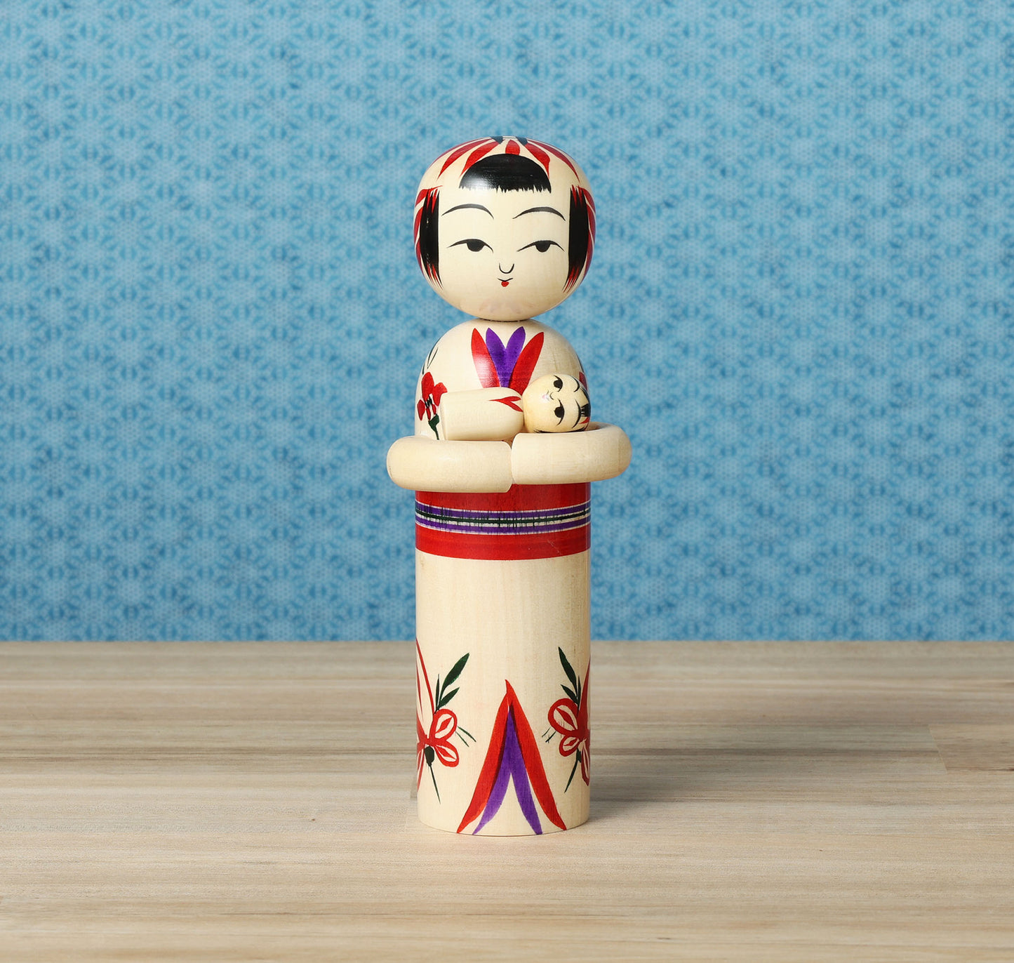 Komori-Babysitting kokeshi doll 子守りこけし | KANO Hiroshi 加納博工人 | Sakunami style 作並系 | 15cm in height