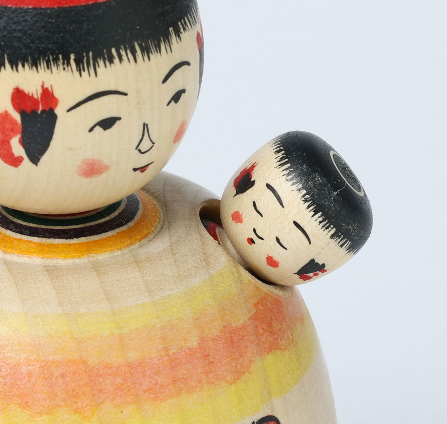 子守りこけし | 佐藤誠孝工人 | 弥治郎系 |高さ11.5cm
