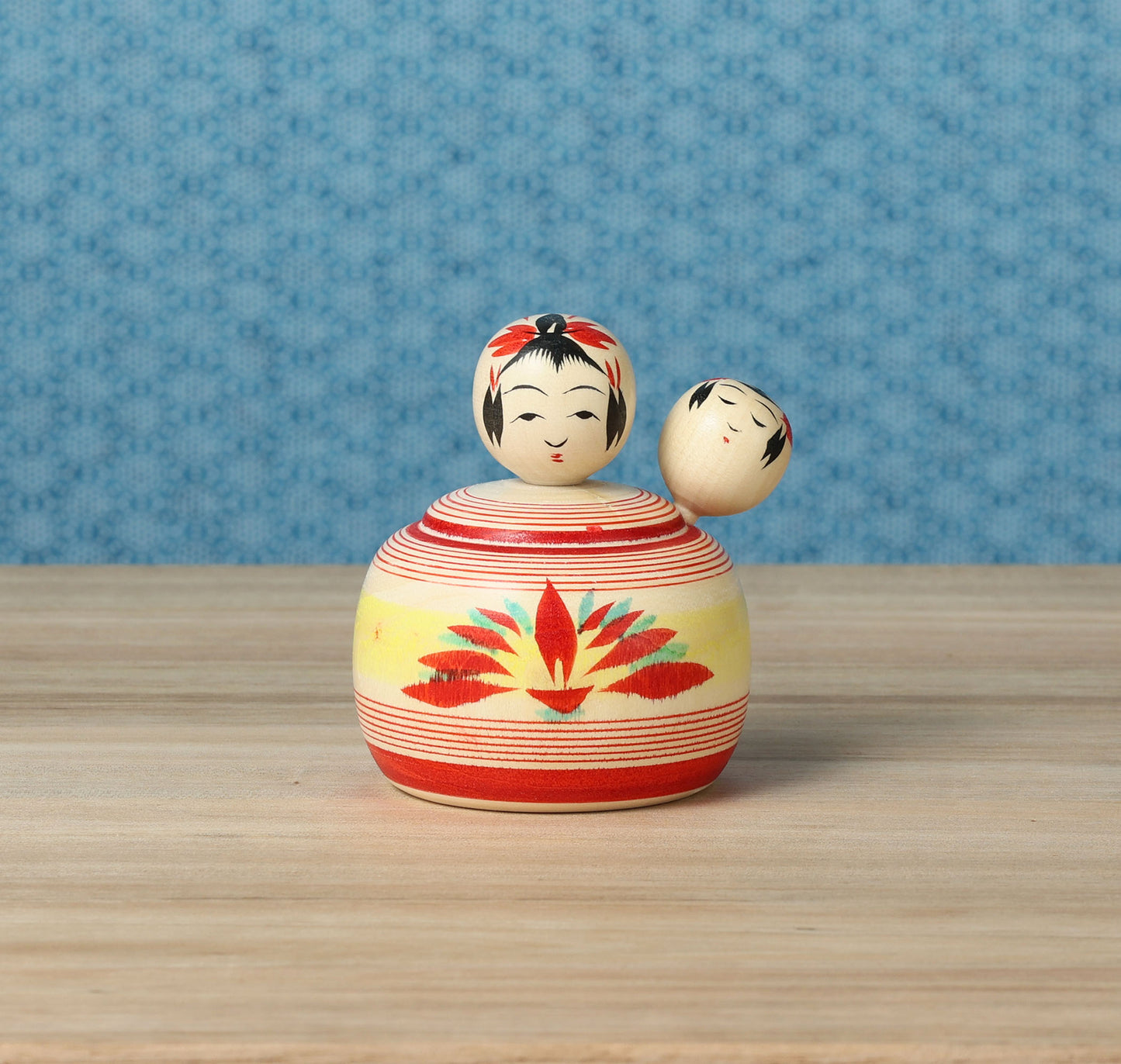 Komori-Babysitting kokeshi doll 子守りこけし | OHNUMA Hideaki 大沼秀顯工人 | Naruko style 鳴子系 | 7cm in height