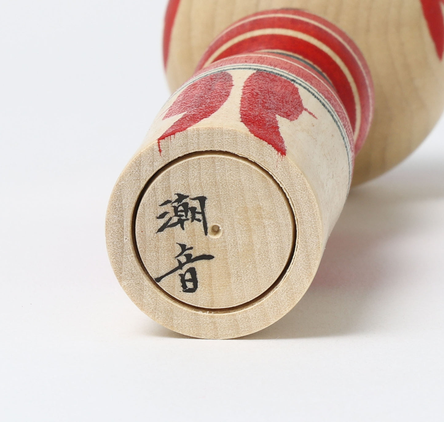 IKEUCHI, Shione 池内潮音工人 | Dento-traditional style kokeshi doll 伝統こけし | Yajiro style 弥治郎系 | 18cm in height