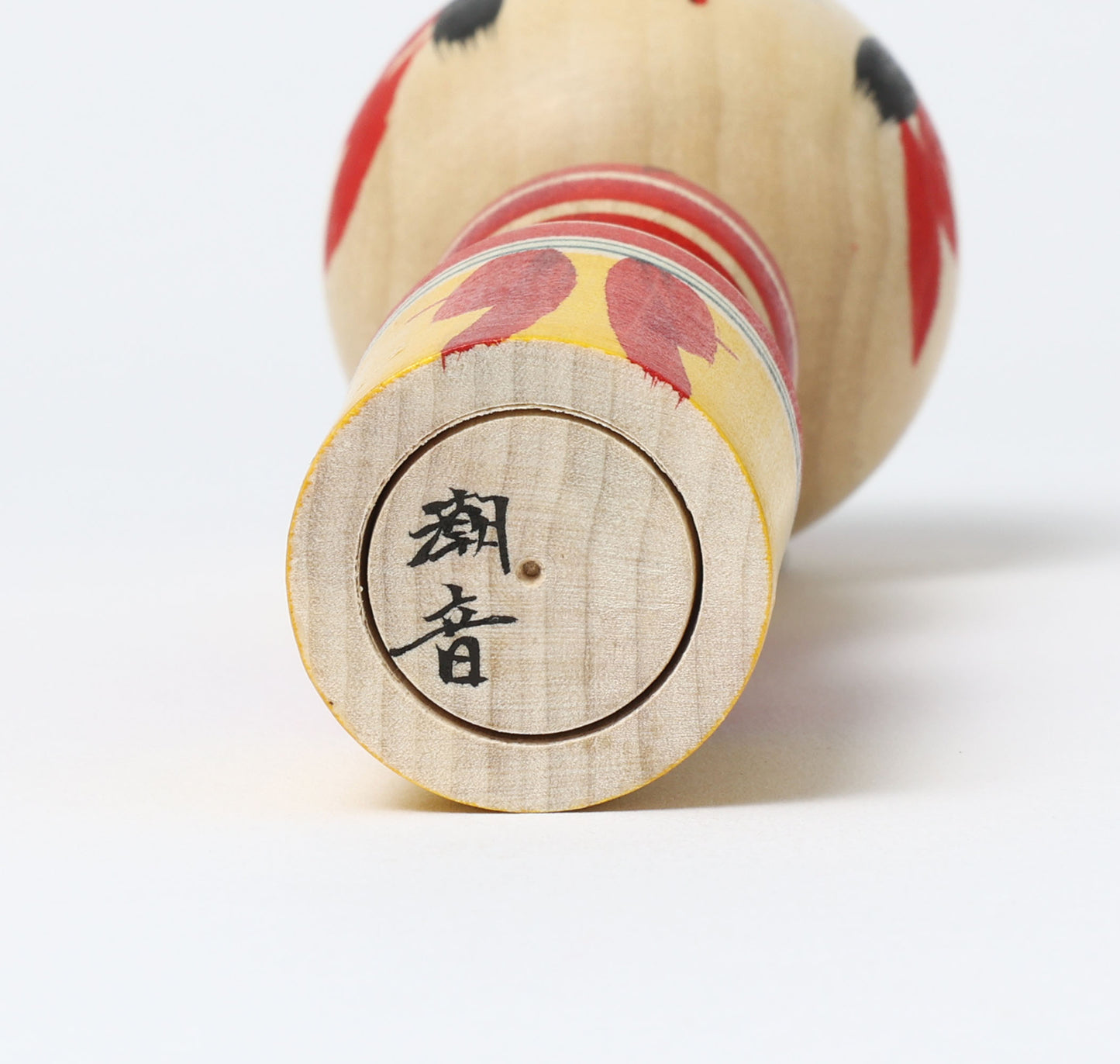 IKEUCHI, Shione 池内潮音工人 | Dento-traditional style kokeshi doll 伝統こけし | Yajiro style 弥治郎系 | 18cm in height