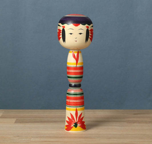 A dento-traditional Yajiro kokeshi doll, by Atsushi Kimura.