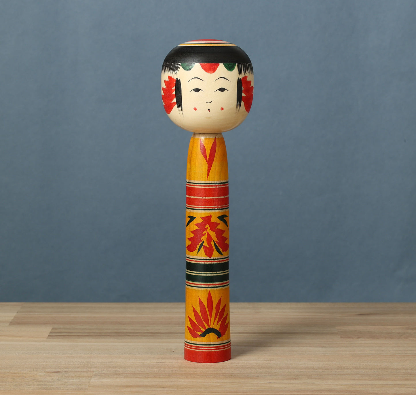A dento-traditional Yajiro style kokeshi doll, by Atsushi Kimura.
