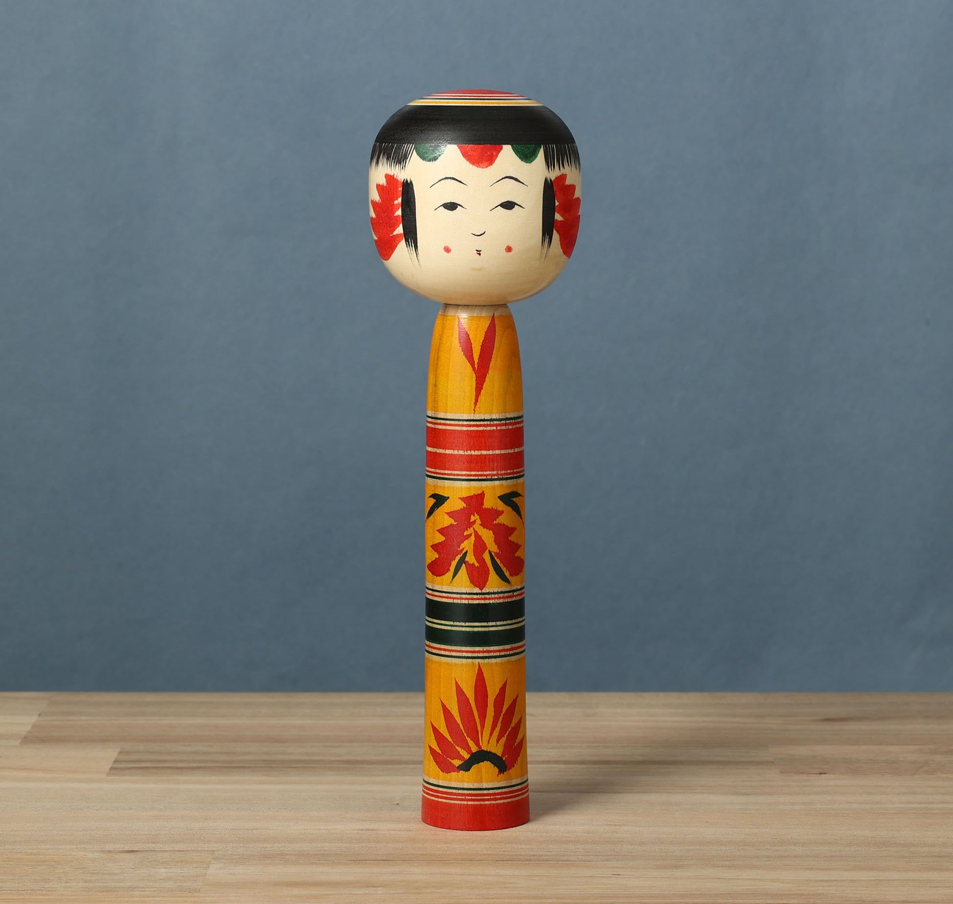 A dento-traditional Yajiro style kokeshi doll, by Atsushi Kimura.
