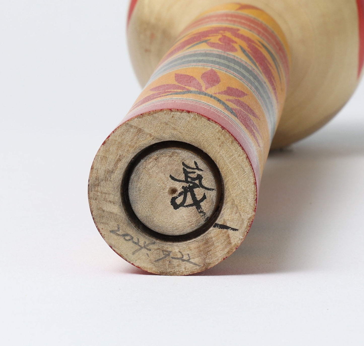 KIMURA, Atsushi 木村敦工人 | Dento-traditional style kokeshi doll 伝統こけし | Yajiro style 弥治郎系 | 25.5cm in height