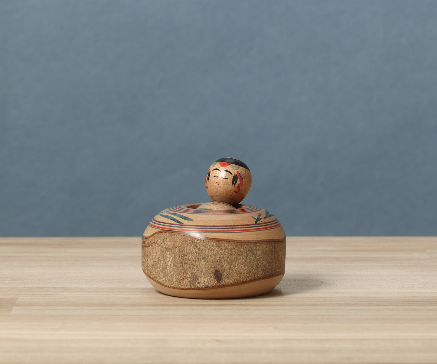 Vintage Tamairi-rolling ejiko kokeshi doll  玉入りえじこ | SATO, Kouichi (1936-) 佐藤幸一工人 | Yajiro style 弥治郎系 | 6.5cm in height