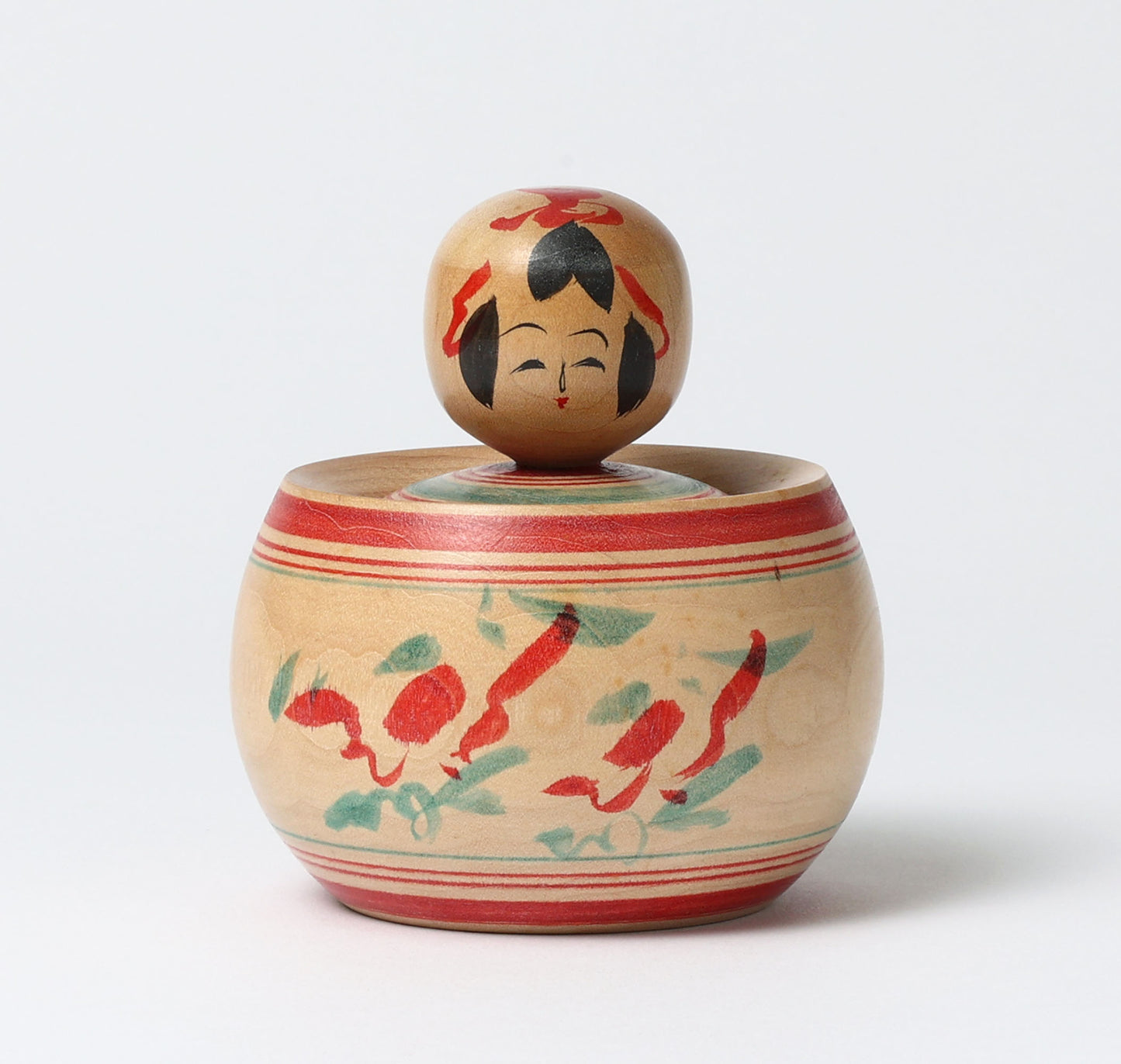 Vintage ejiko kokeshi doll 古品えじここけし | HIRAGA, Kenjiro 平賀謙次郎工人 |  Sakunami style 作並系 | 9cm in height