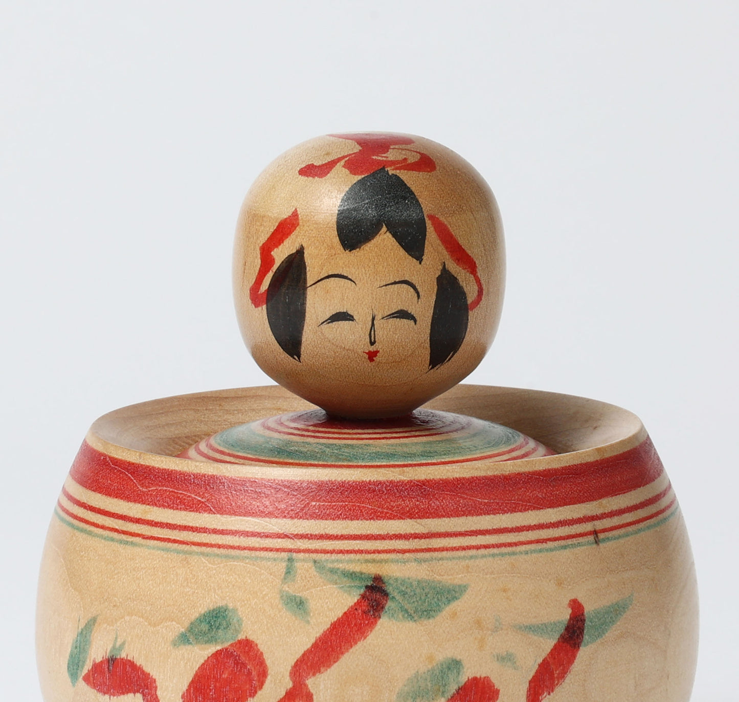 Vintage ejiko kokeshi doll 古品えじここけし | HIRAGA, Kenjiro 平賀謙次郎工人 |  Sakunami style 作並系 | 9cm in height