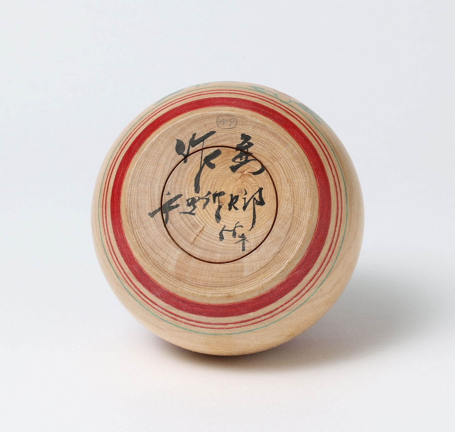 Vintage ejiko kokeshi doll 古品えじここけし | HIRAGA, Kenjiro 平賀謙次郎工人 |  Sakunami style 作並系 | 9cm in height