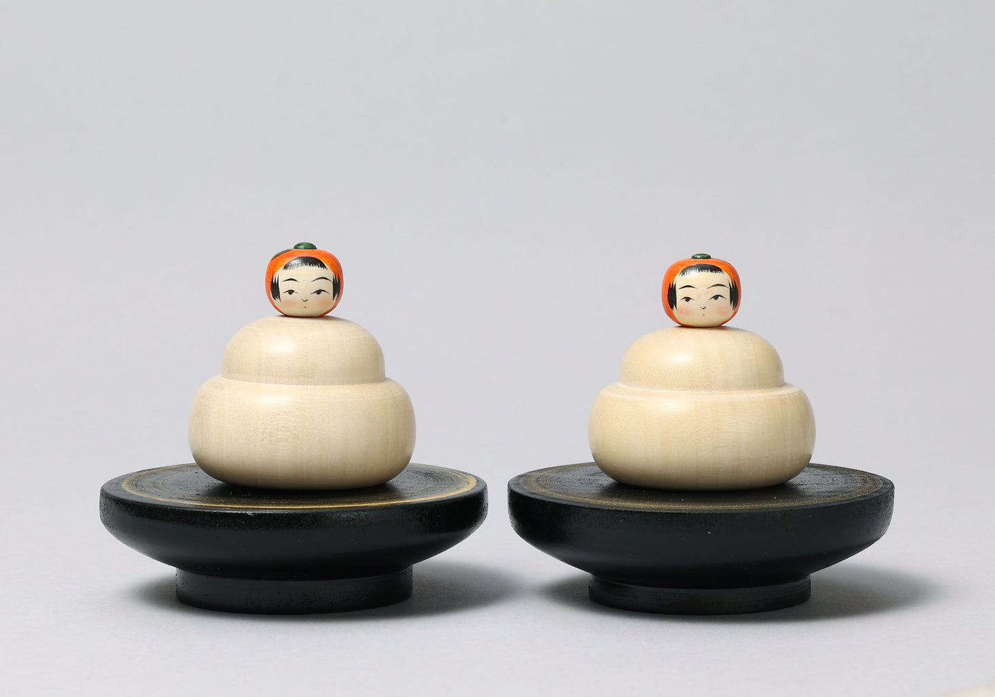 New Year kokeshi doll 'kagamimochi' | KAKIZAWA, Yoshinobu 柿澤是伸 | 鏡餅こけし | Naruko style 鳴子系 | 7cm in height