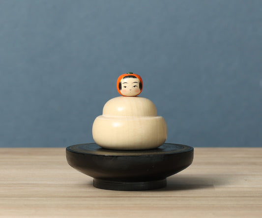 New Year kokeshi doll 'kagamimochi' | KAKIZAWA, Yoshinobu 柿澤是伸 | 鏡餅こけし | Naruko style 鳴子系 | 7cm in height