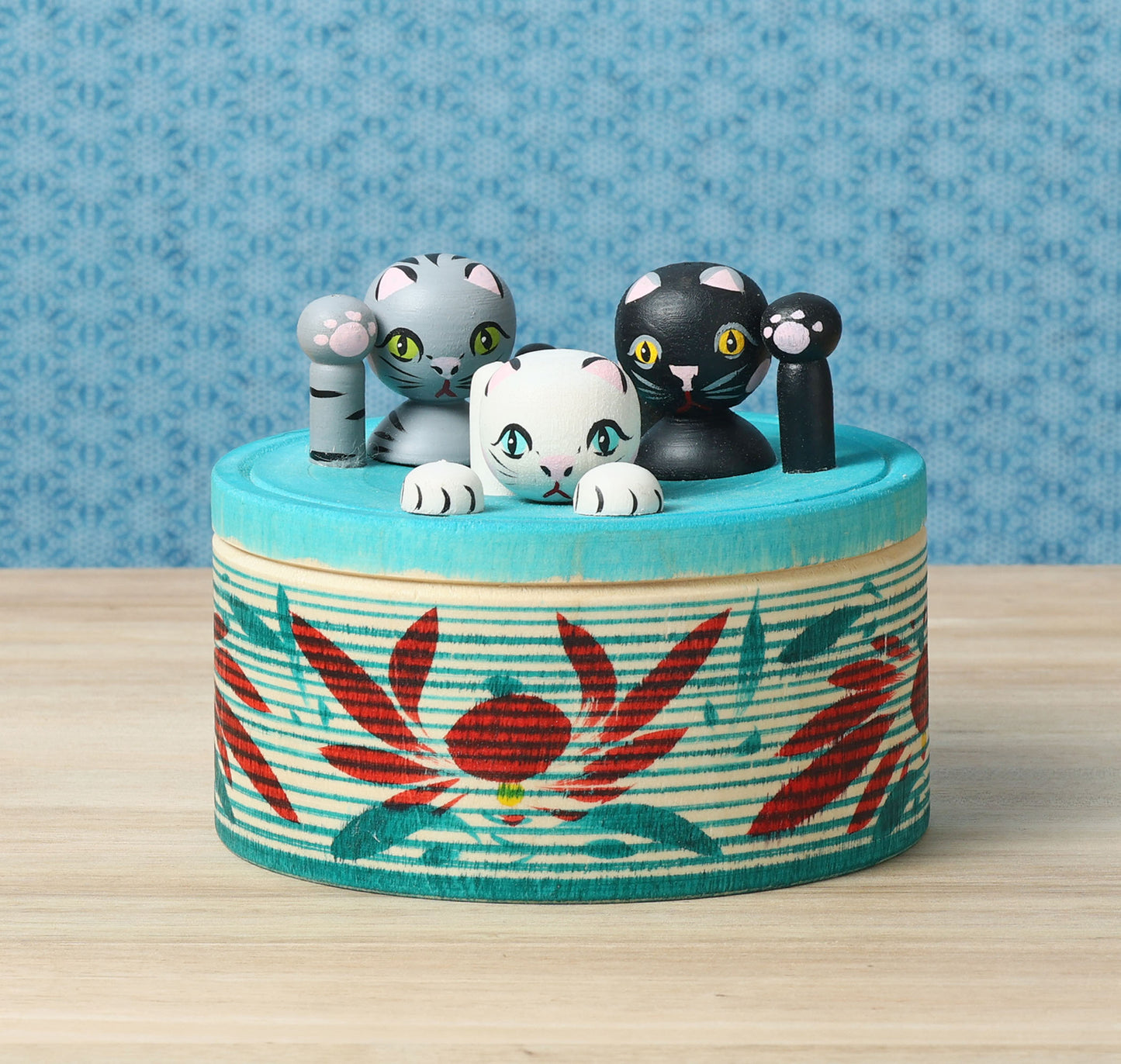 Onsen neko ejiko kokeshi doll-2 温泉猫えじこ |  HIRAGA, Teruyuki 平賀輝幸工人 | 9cm in height