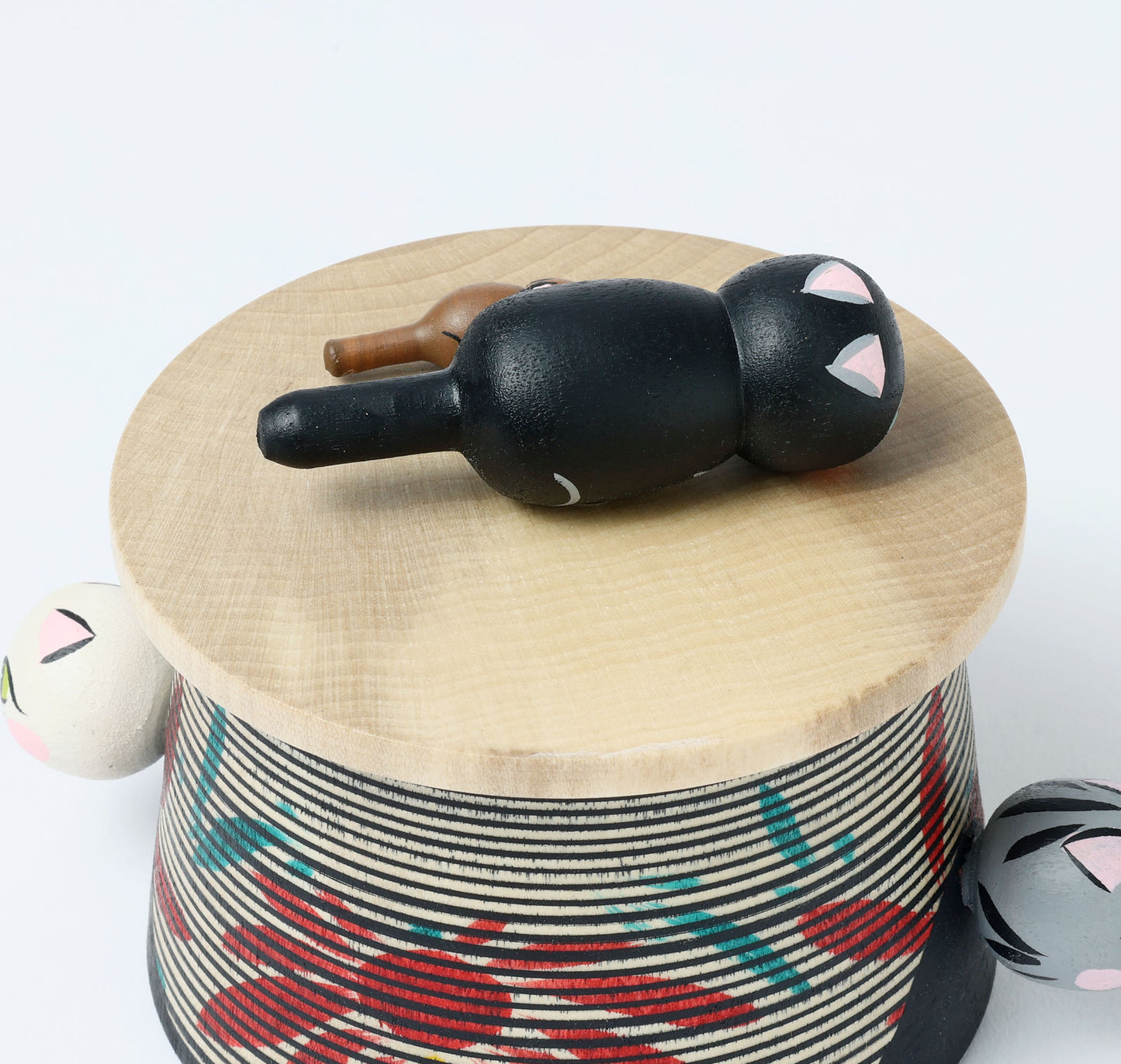 Kotatsu neko ejiko kokeshi doll-3 こたつ猫えじこ |  HIRAGA, Teruyuki 平賀輝幸工人 | 9cm in height