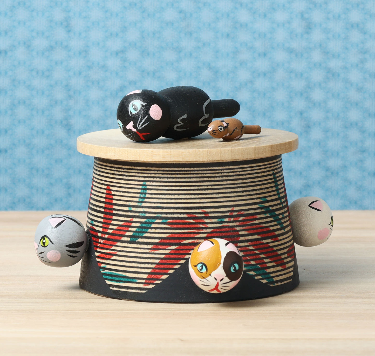 Kotatsu neko ejiko kokeshi doll-3 こたつ猫えじこ |  HIRAGA, Teruyuki 平賀輝幸工人 | 9cm in height