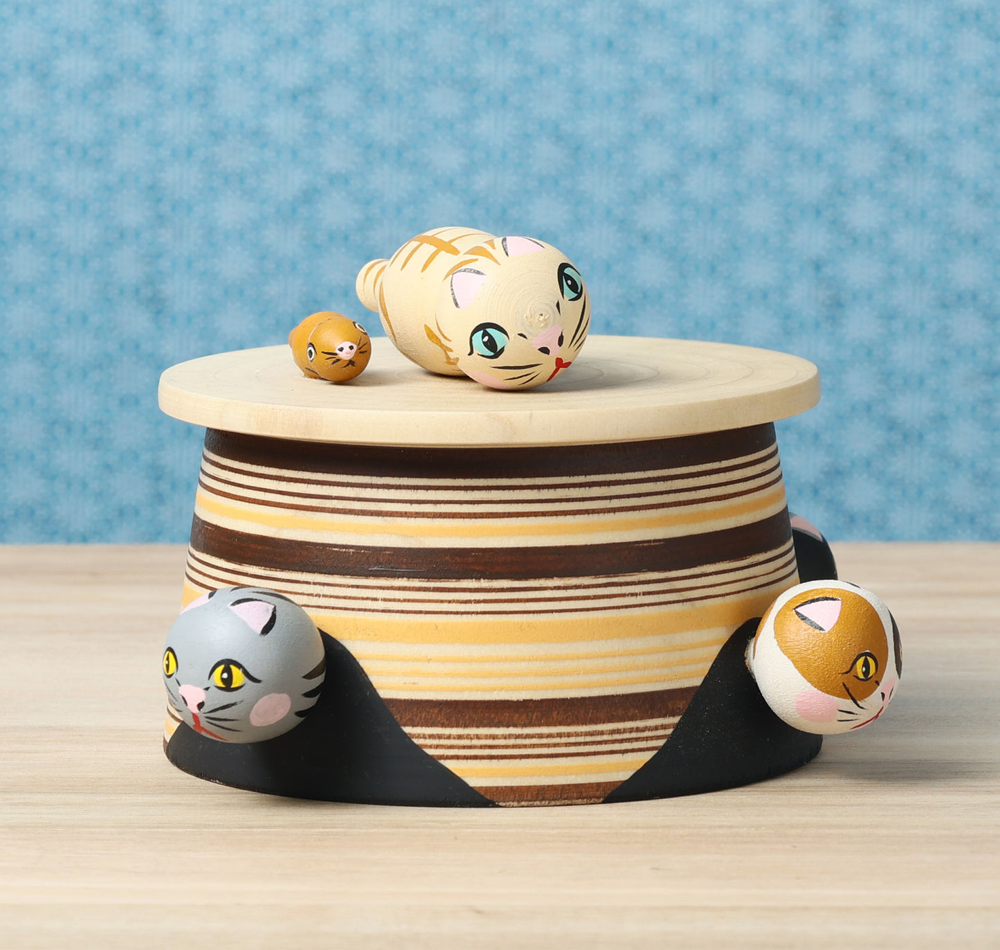 Kotatsu neko ejiko kokeshi doll-2 こたつ猫えじこ |  HIRAGA, Teruyuki 平賀輝幸工人 | 9cm in height