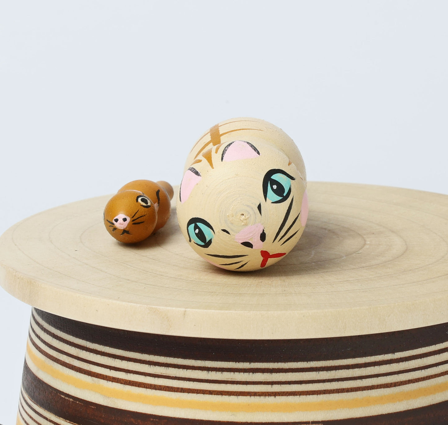 Kotatsu neko ejiko kokeshi doll-2 こたつ猫えじこ |  HIRAGA, Teruyuki 平賀輝幸工人 | 9cm in height