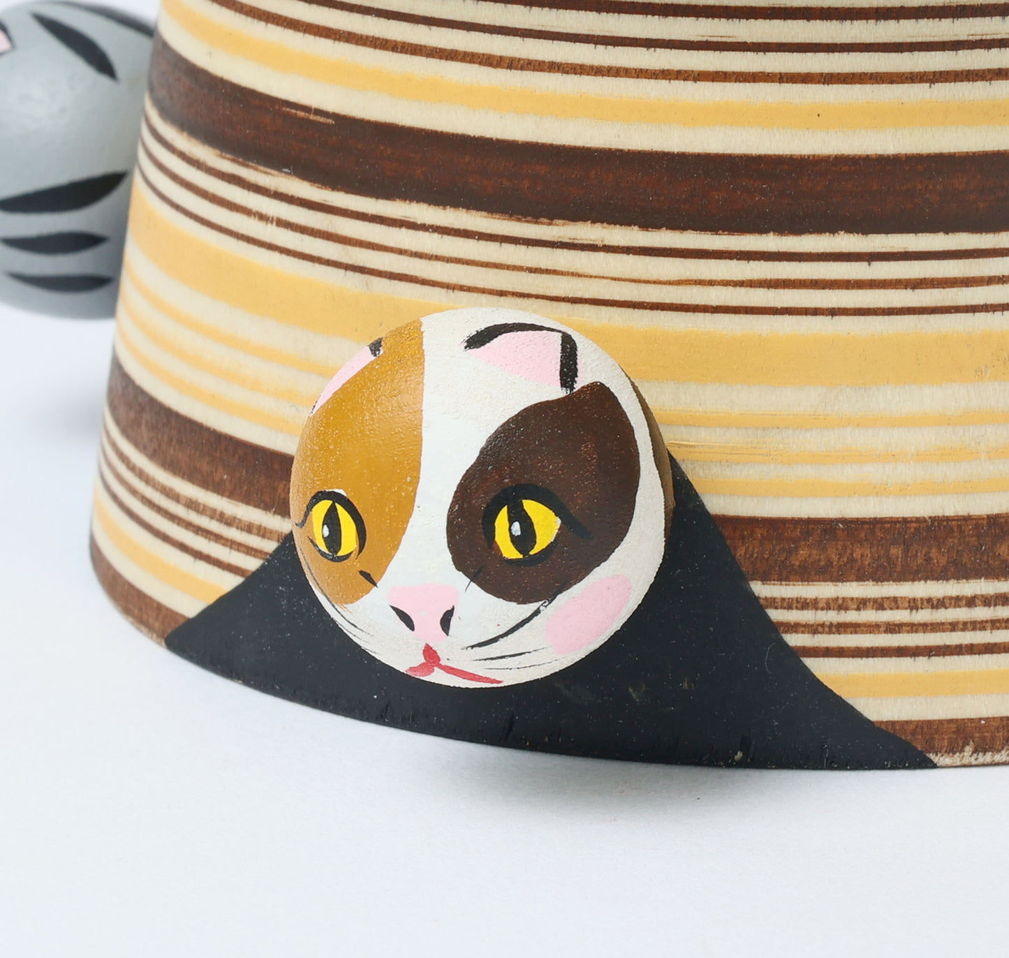 Kotatsu neko ejiko kokeshi doll-2 こたつ猫えじこ |  HIRAGA, Teruyuki 平賀輝幸工人 | 9cm in height