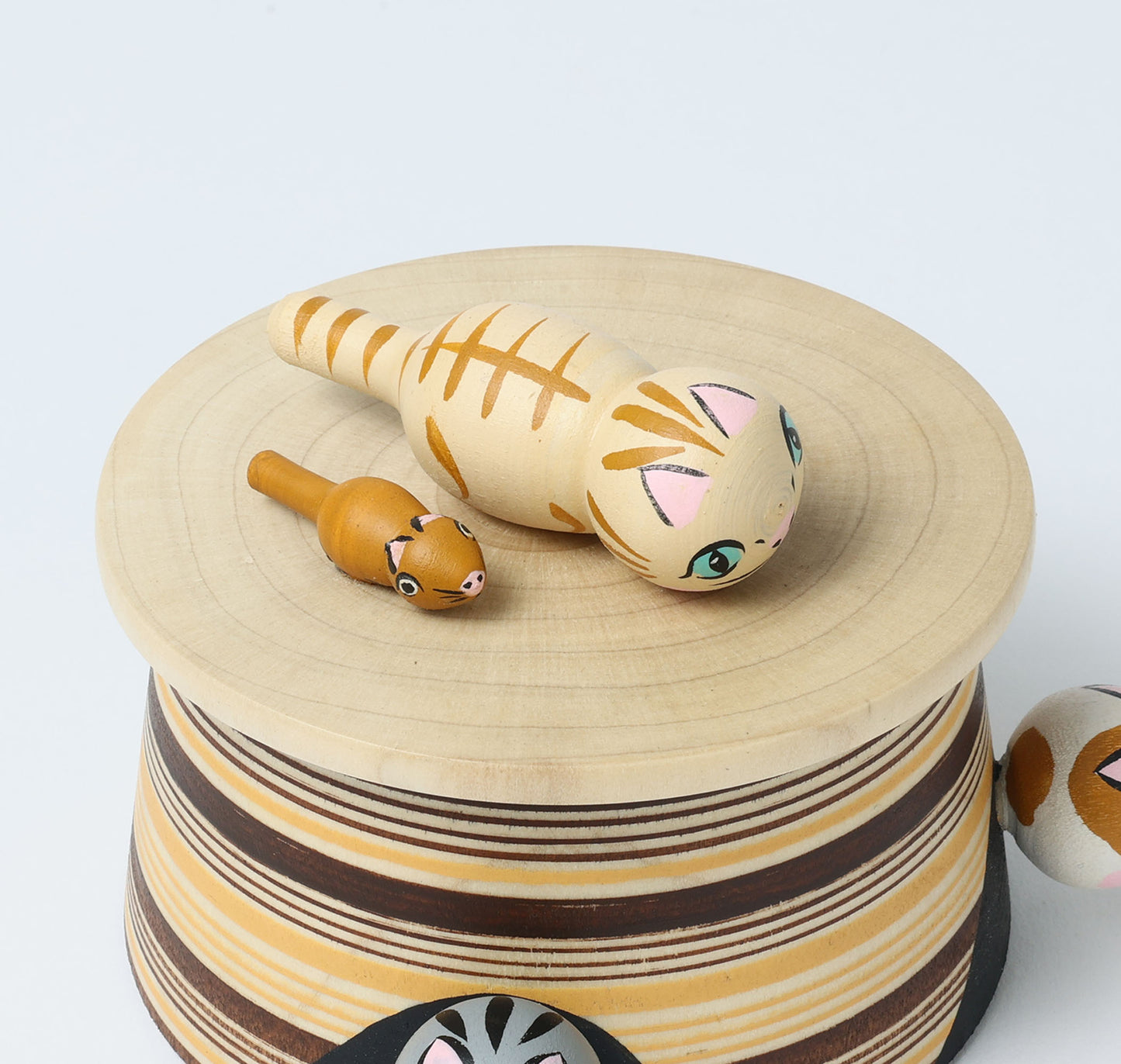 Kotatsu neko ejiko kokeshi doll-2 こたつ猫えじこ |  HIRAGA, Teruyuki 平賀輝幸工人 | 9cm in height