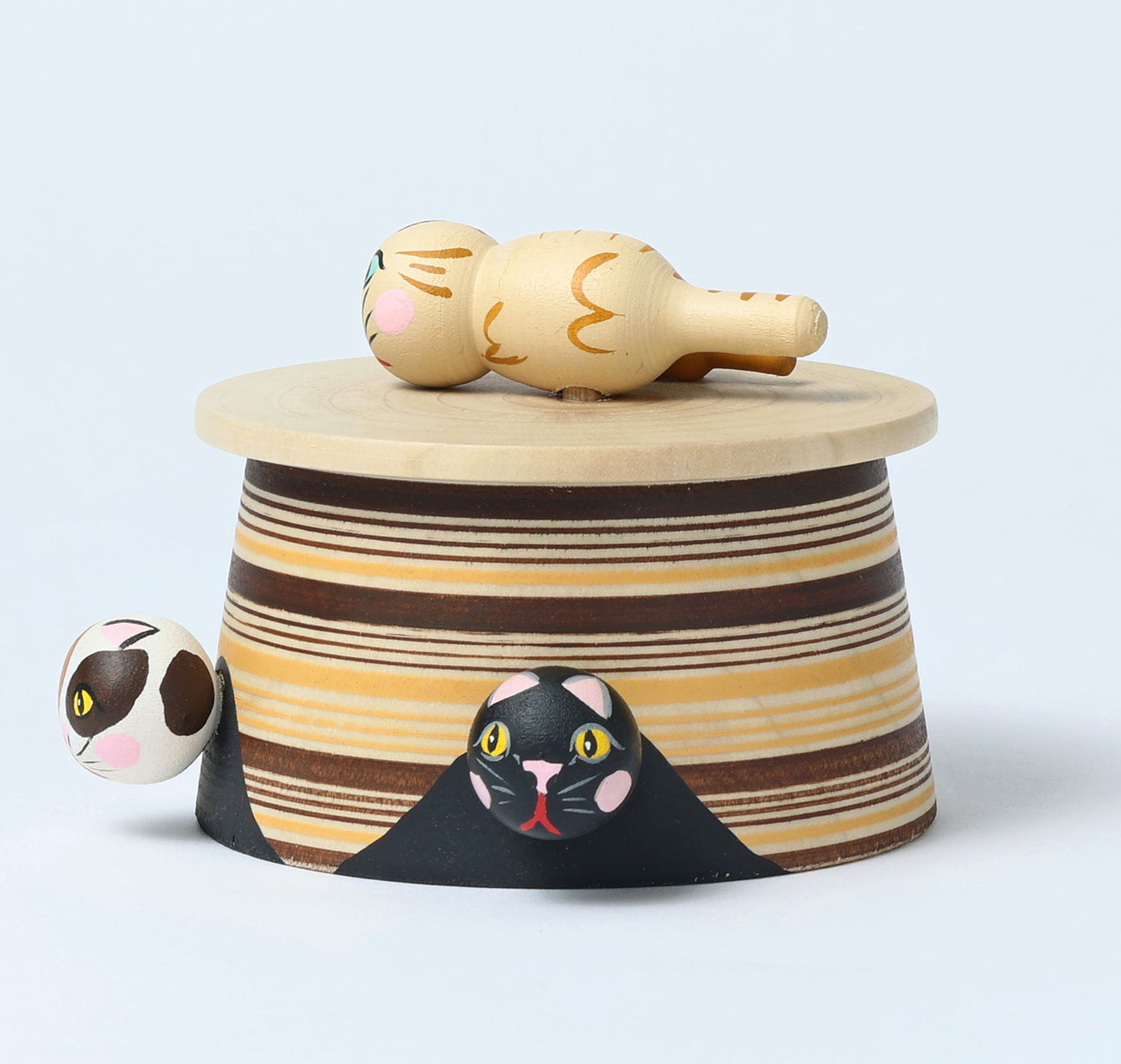 Kotatsu neko ejiko kokeshi doll-2 こたつ猫えじこ |  HIRAGA, Teruyuki 平賀輝幸工人 | 9cm in height