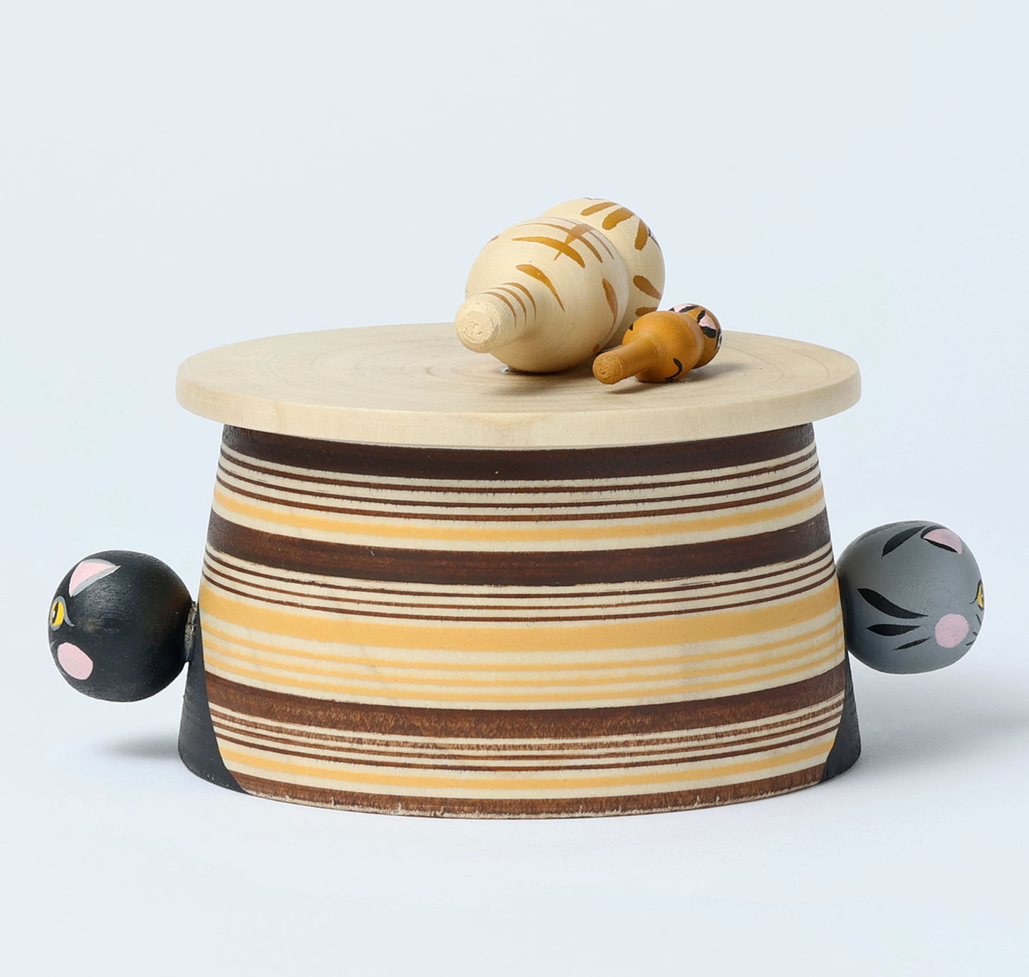 Kotatsu neko ejiko kokeshi doll-2 こたつ猫えじこ |  HIRAGA, Teruyuki 平賀輝幸工人 | 9cm in height