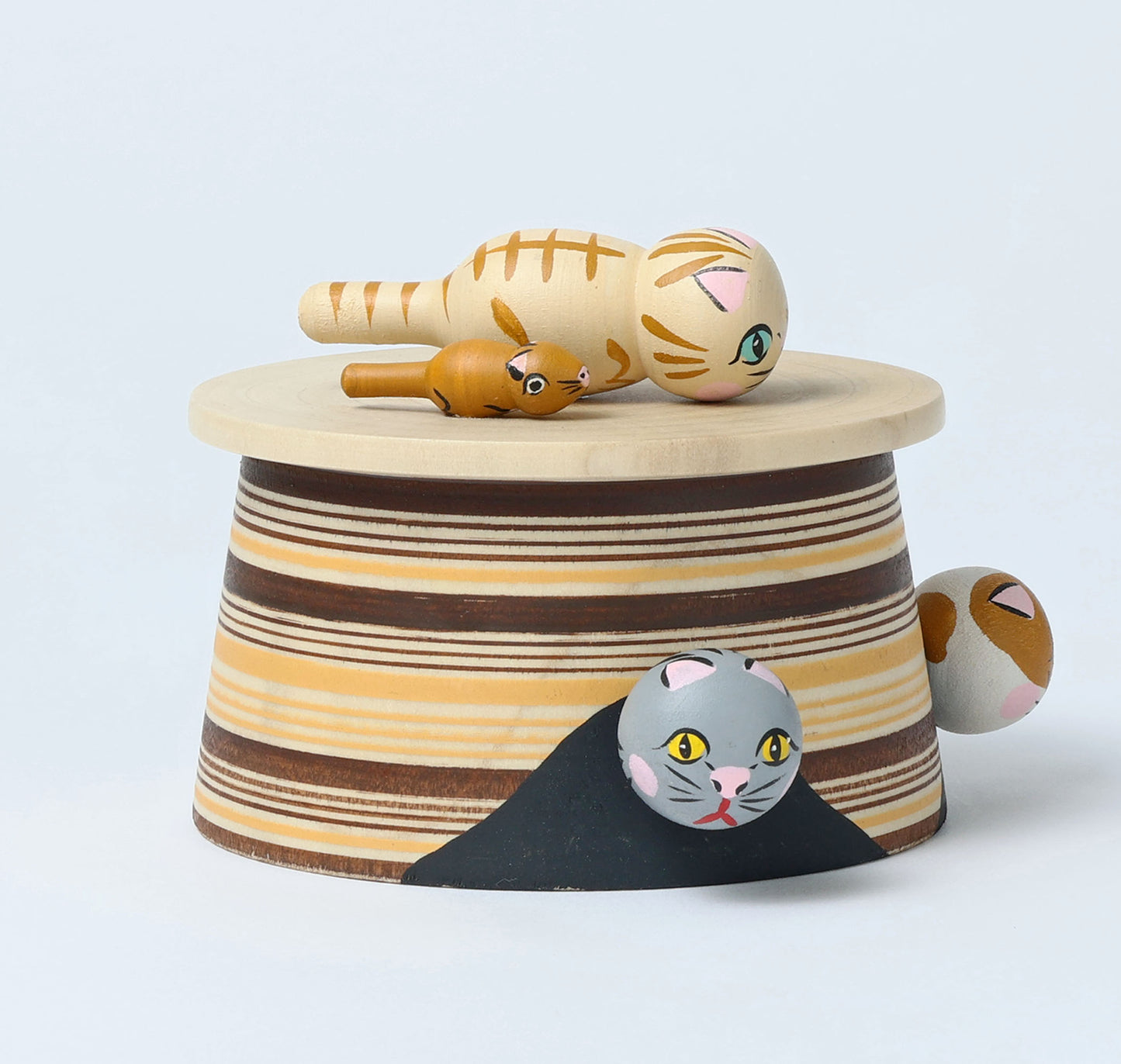 Kotatsu neko ejiko kokeshi doll-2 こたつ猫えじこ |  HIRAGA, Teruyuki 平賀輝幸工人 | 9cm in height