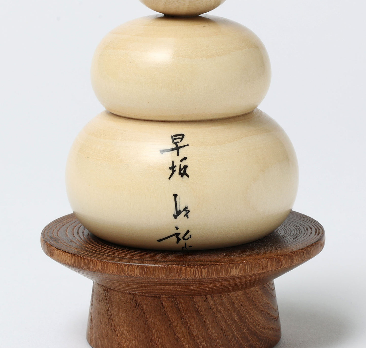 Kagamimochi kokeshi doll on a plate-05 | HAYASAKA, Masahiro | 10cm in height