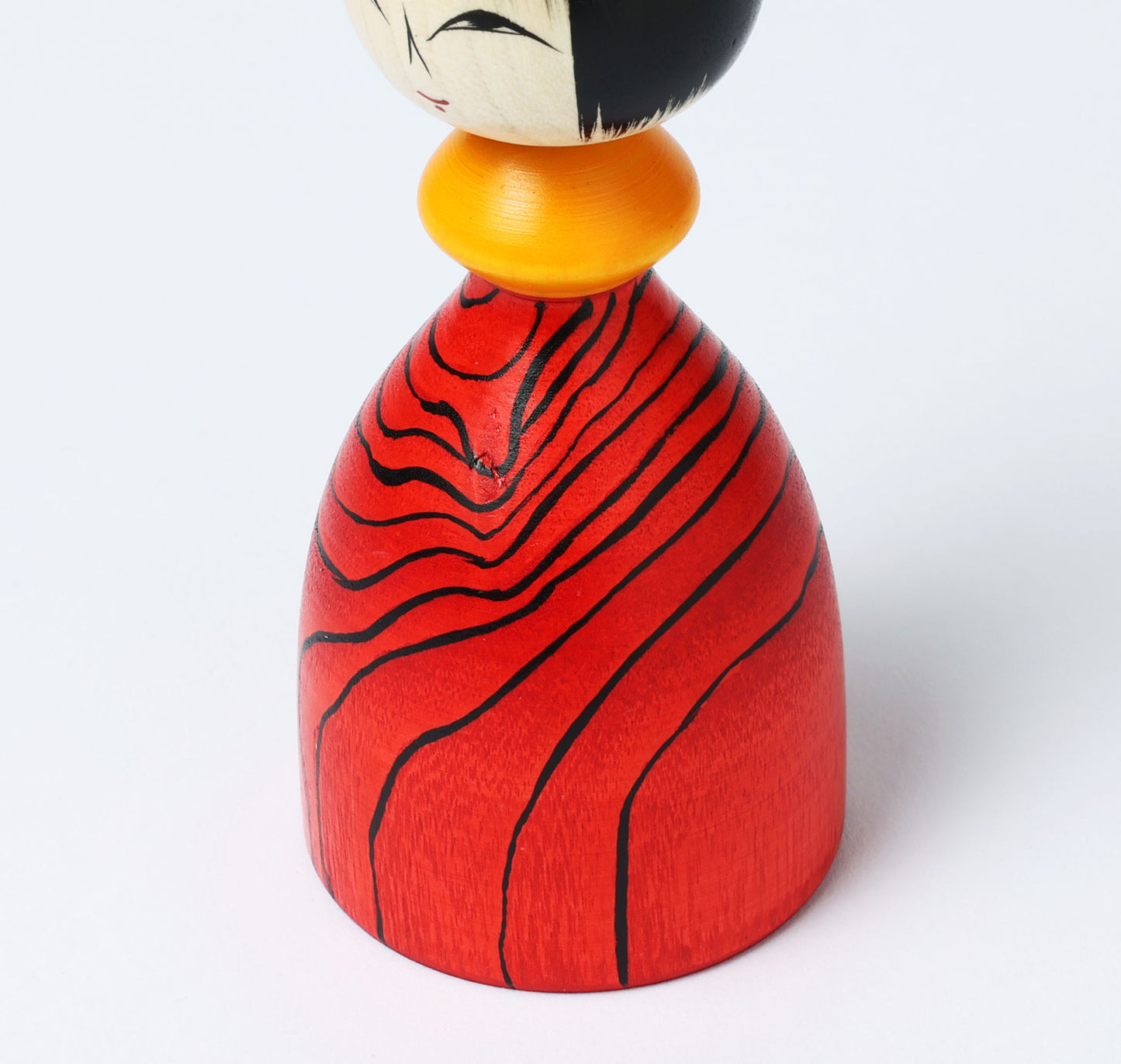 Mokume-wood grain kokeshi doll 木目こけし | HAYASAKA, Masahiro 早坂政弘工人 | Togatta style 遠刈田系 | 15cm in height