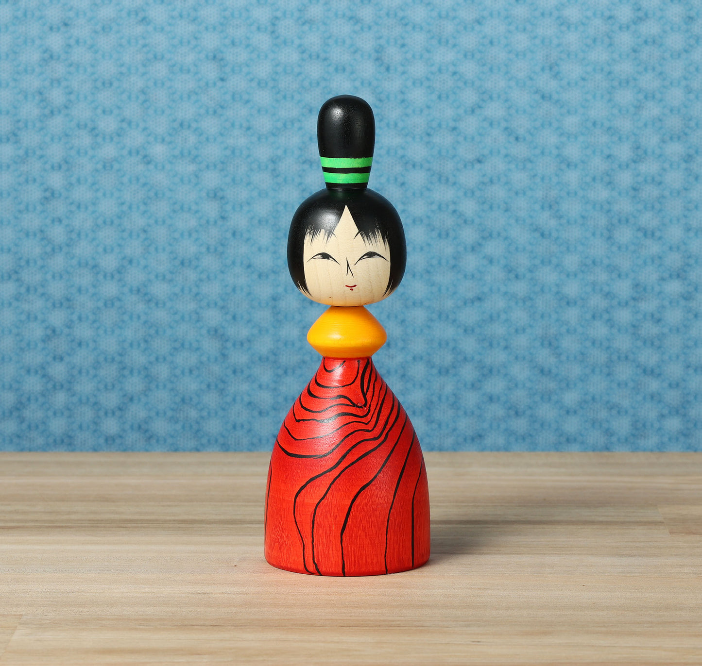 Mokume-wood grain kokeshi doll 木目こけし | HAYASAKA, Masahiro 早坂政弘工人 | Togatta style 遠刈田系 | 15cm in height