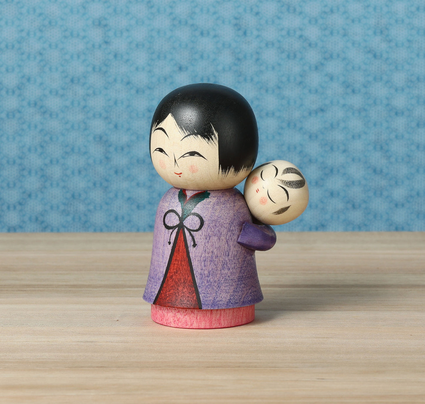Komori-Babysitting kokeshi doll 子守りこけし | HAYASAKA, Masahiro 早坂政弘工人 | Togatta style 遠刈田系 | 9cm in height