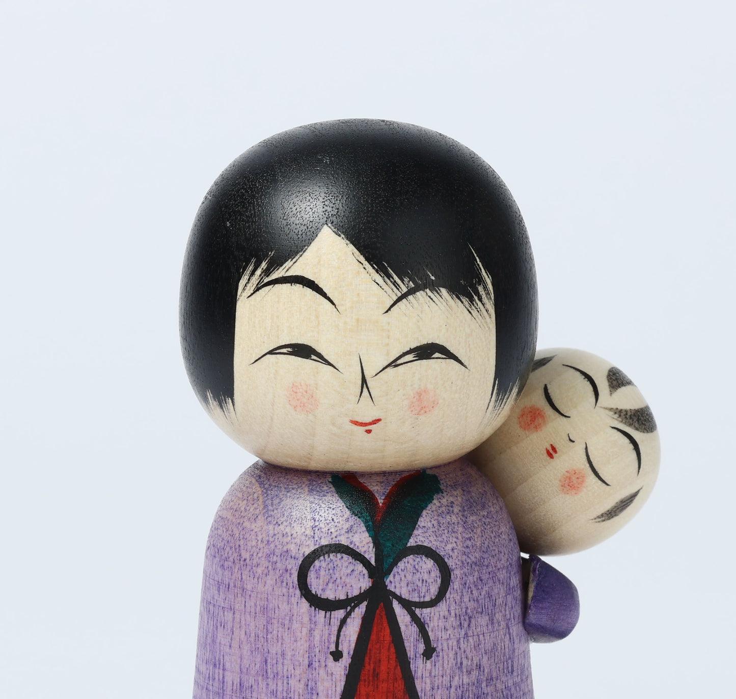Komori-Babysitting kokeshi doll 子守りこけし | HAYASAKA, Masahiro 早坂政弘工人 | Togatta style 遠刈田系 | 9cm in height