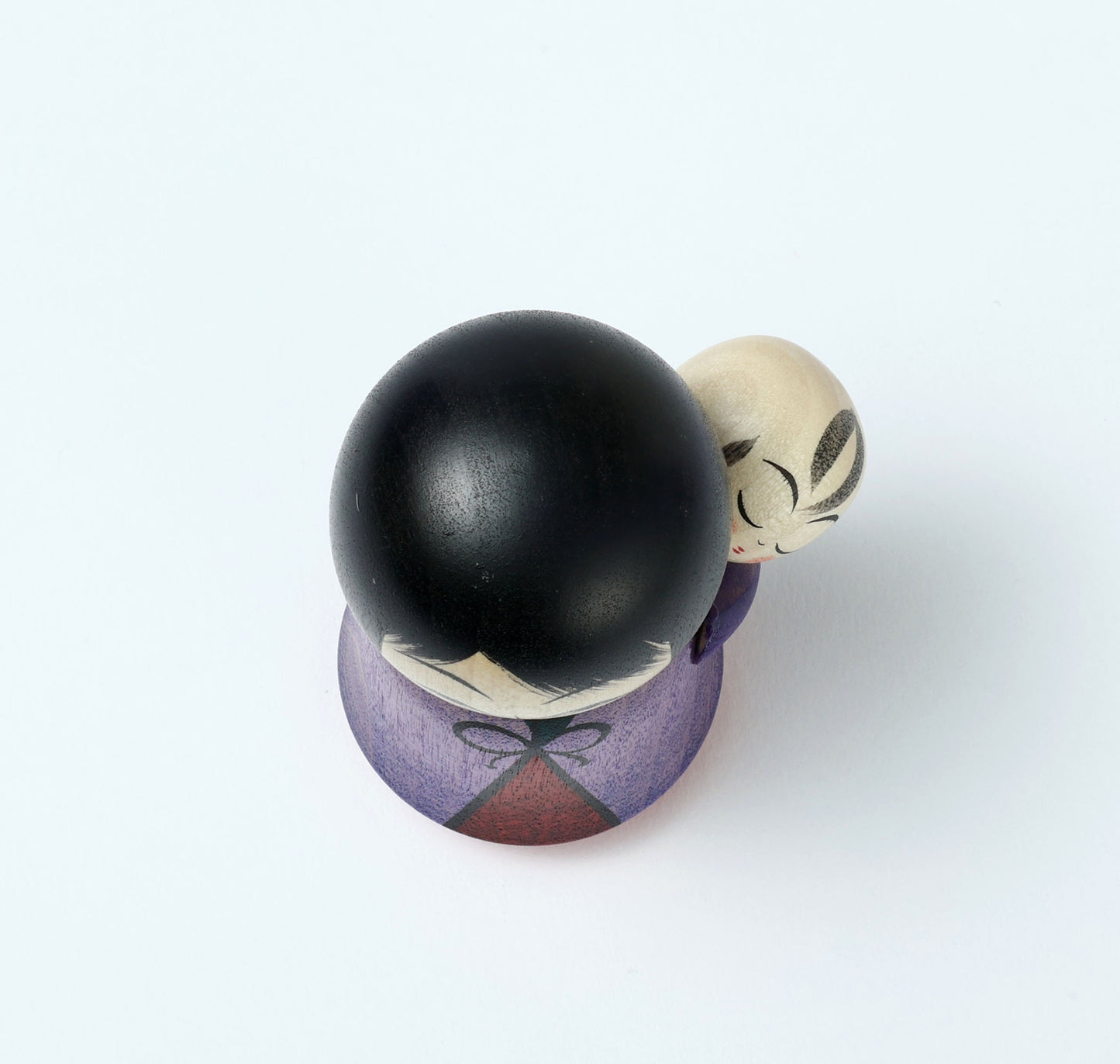 Komori-Babysitting kokeshi doll 子守りこけし | HAYASAKA, Masahiro 早坂政弘工人 | Togatta style 遠刈田系 | 9cm in height