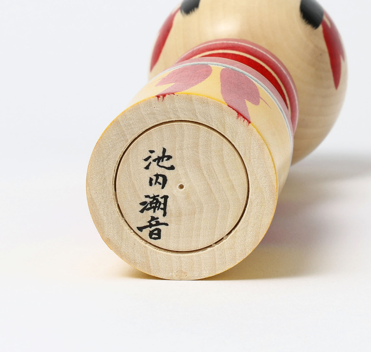 IKEUCHI, Shione 池内潮音工人 | Dento-traditional style kokeshi doll 伝統こけし | Yajiro style 弥治郎系 | 25cm in height