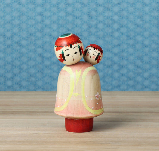 Komori-Babysitting kokeshi doll-1 子守りこけし | IKEUCHI, Shione 池内潮音工人 | Yajiro style 弥治郎系 | 10cm in height