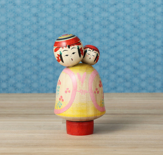 Komori-Babysitting kokeshi doll-3 子守りこけし | IKEUCHI, Shione 池内潮音工人 | Yajiro style 弥治郎系 | 10cm in height
