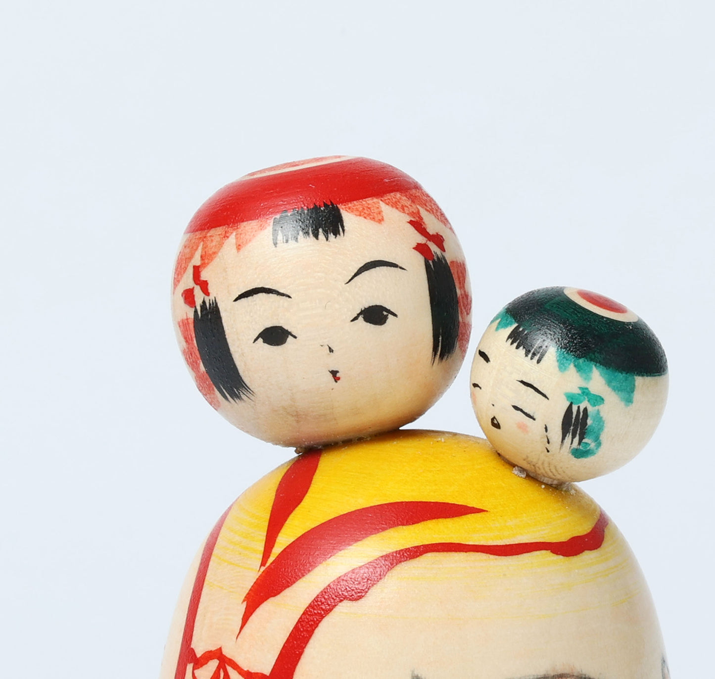 子守りこけし | 新山真由美工人 | 弥治郎系 |高さ10cm