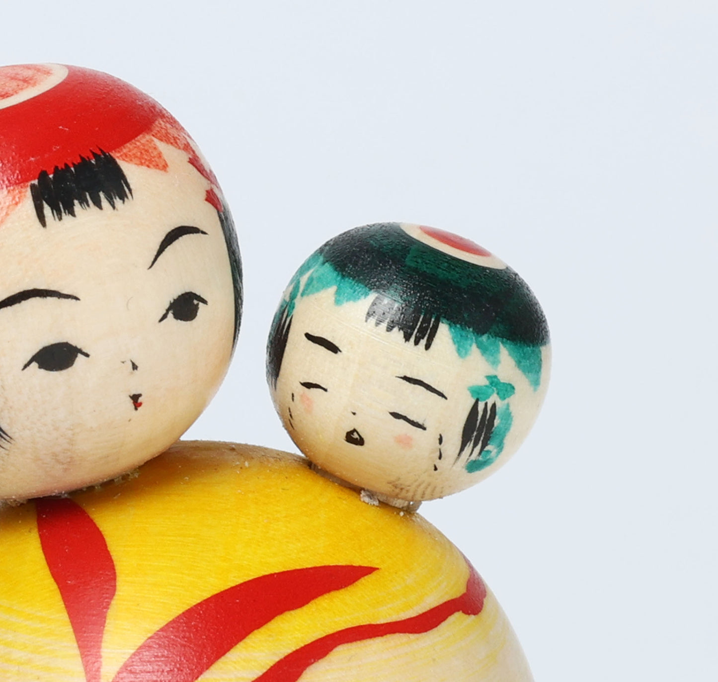 子守りこけし | 新山真由美工人 | 弥治郎系 |高さ10cm