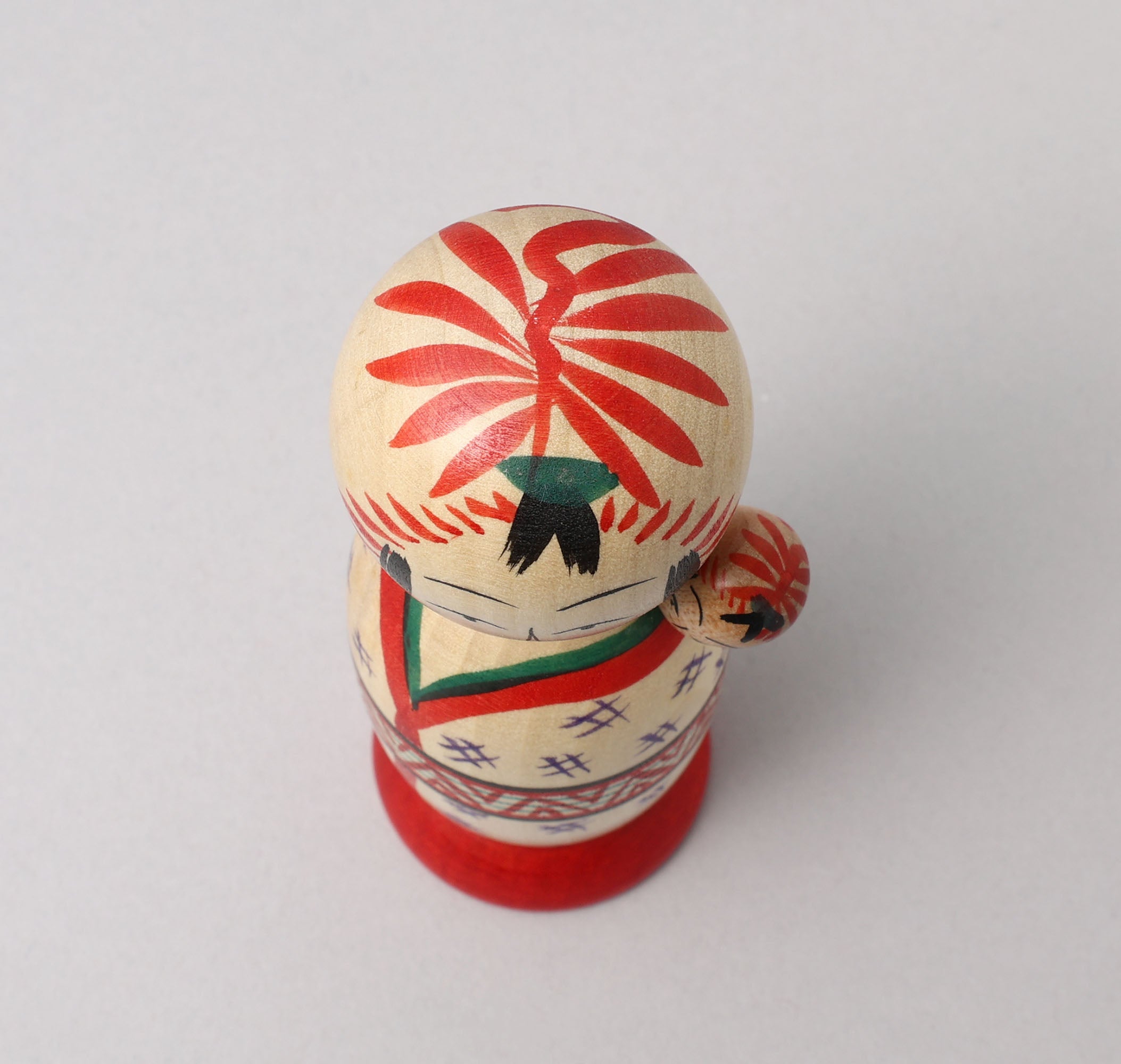 Ejiko newest kokeshi doll, kokeshi doll, 12cm / 4.72inch in height, made by Yoshio Ogasawara (1936-), Japanese wooden kokeshi doll