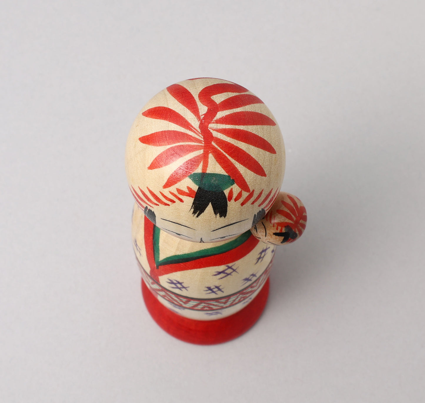 Komori-baby sitting kokeshi doll-子守りこけし | Yoshio OGASAWARA-Togatta style 小笠原義雄 (遠刈田系)